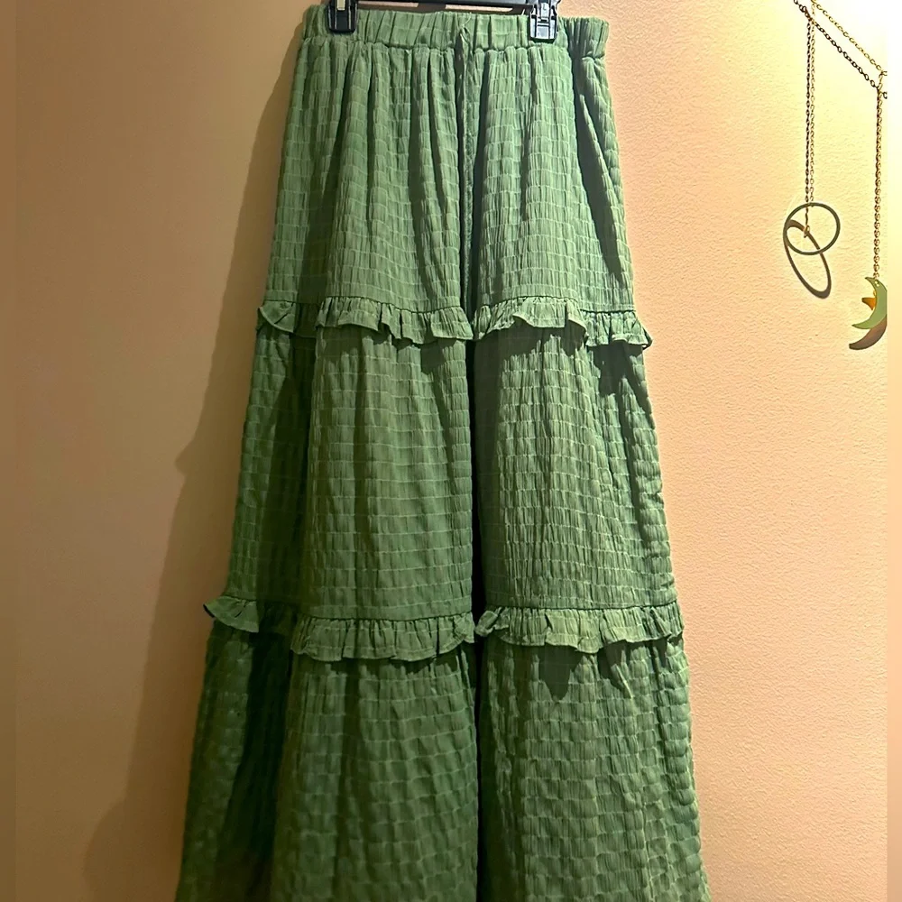 Green skirt - Picture 1 of 1